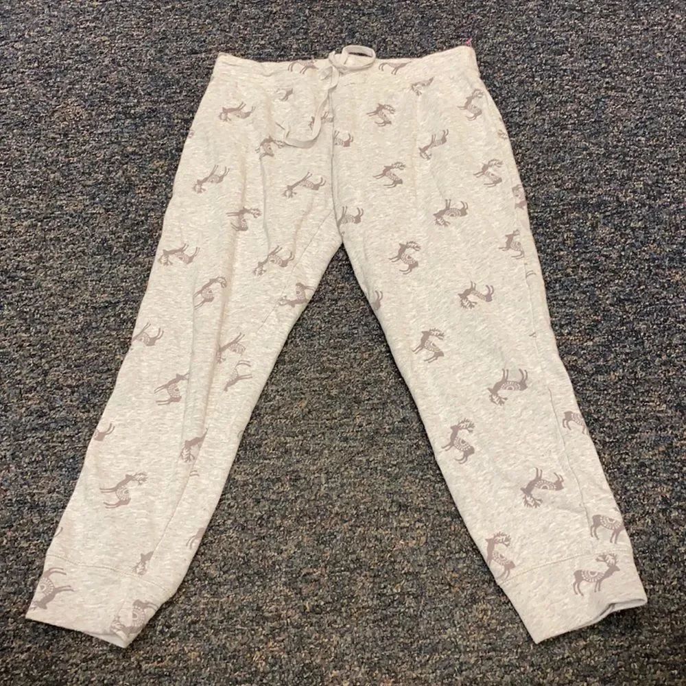 Artisan Gray Reindeer Sweatpants sz. M